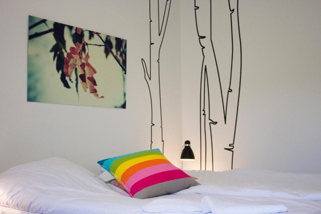 Bed & Breakfast 272 *